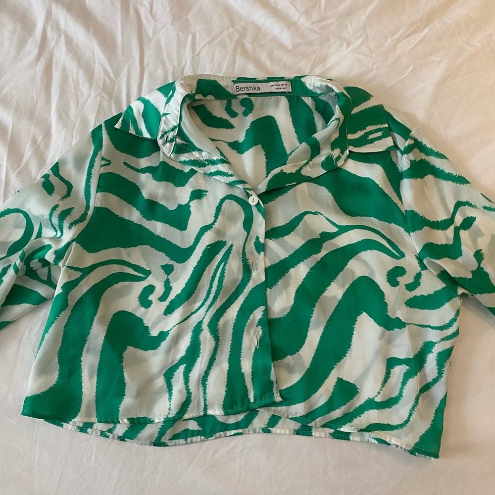 Button up cropped long sleeve women’s blouse